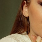 992225 PAN JEWELRY - HJERTEGLIMT ØRERINGER I FORGYLT SØLV thumbnail