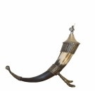 1013121 HORN MED TINNBESLAG OG LOKK MED VIKING FIGUR - HØYDE: 28,5 CM x LENGDE: 39 CM thumbnail