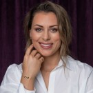 710101 NORA MØRK - HALSKJEDE I FORGYLT SØLV MED BLANKE ZIRKONER thumbnail