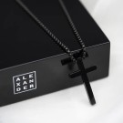 972521 ALEXANDER - SORT KORS I STÅL MED KJEDE - BREDDE: 25 MM x HØYDE: 43 MM thumbnail